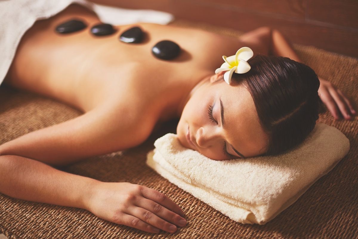 Massage aux pierres chaudes